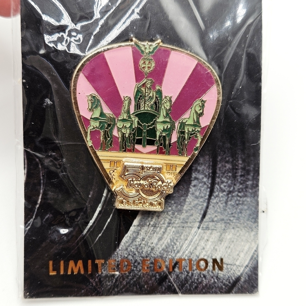NEW Hard Rock Cafe Pin Berlin 50th Core Statue Guitar Chariot Limited Edition